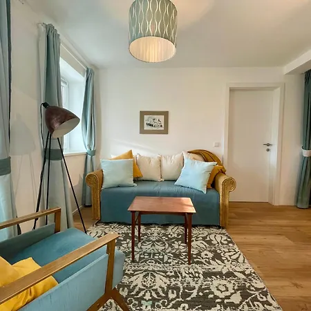 Little Mountain Monarch - Cozy Hideaway